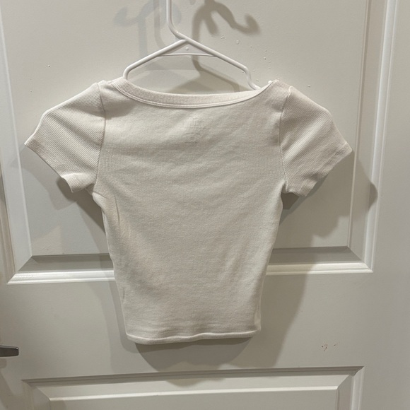 Hollister Women's White Short Sleeve Top - Picture 3 of 4